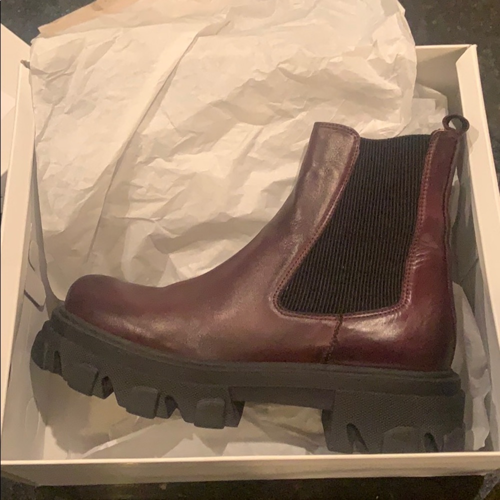 Steve Madden Boots